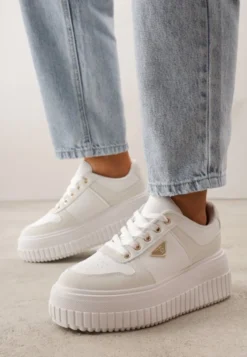 Białe Chunky Sneakersy z Trójkątną Aplikacją VICES na Platformie Cezaline