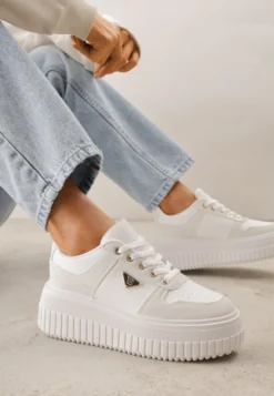 Białe Chunky Sneakersy z Trójkątną Aplikacją VICES na Platformie Cezaline