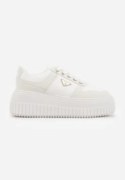 Białe Chunky Sneakersy z Trójkątną Aplikacją VICES na Platformie Cezaline