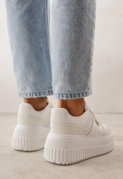Białe Chunky Sneakersy z Trójkątną Aplikacją VICES na Platformie Cezaline