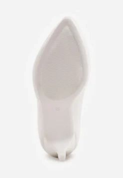 Białe Czółenka Ironice