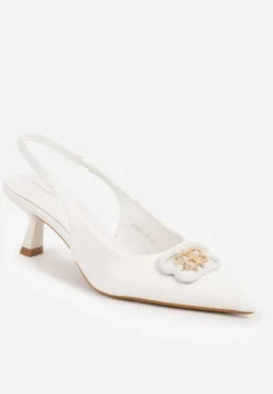 Białe Czółenka Sandały Vices na Kaczuszce Typu Slingback Ozdobione Metaliczną Aplikacją Lilarunea