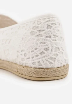 Białe Espadryle z Koronkową Cholewką i Podeszwą z Plecionki Marilex