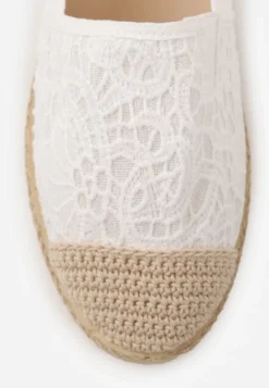 Białe Espadryle z Koronkową Cholewką i Podeszwą z Plecionki Marilex