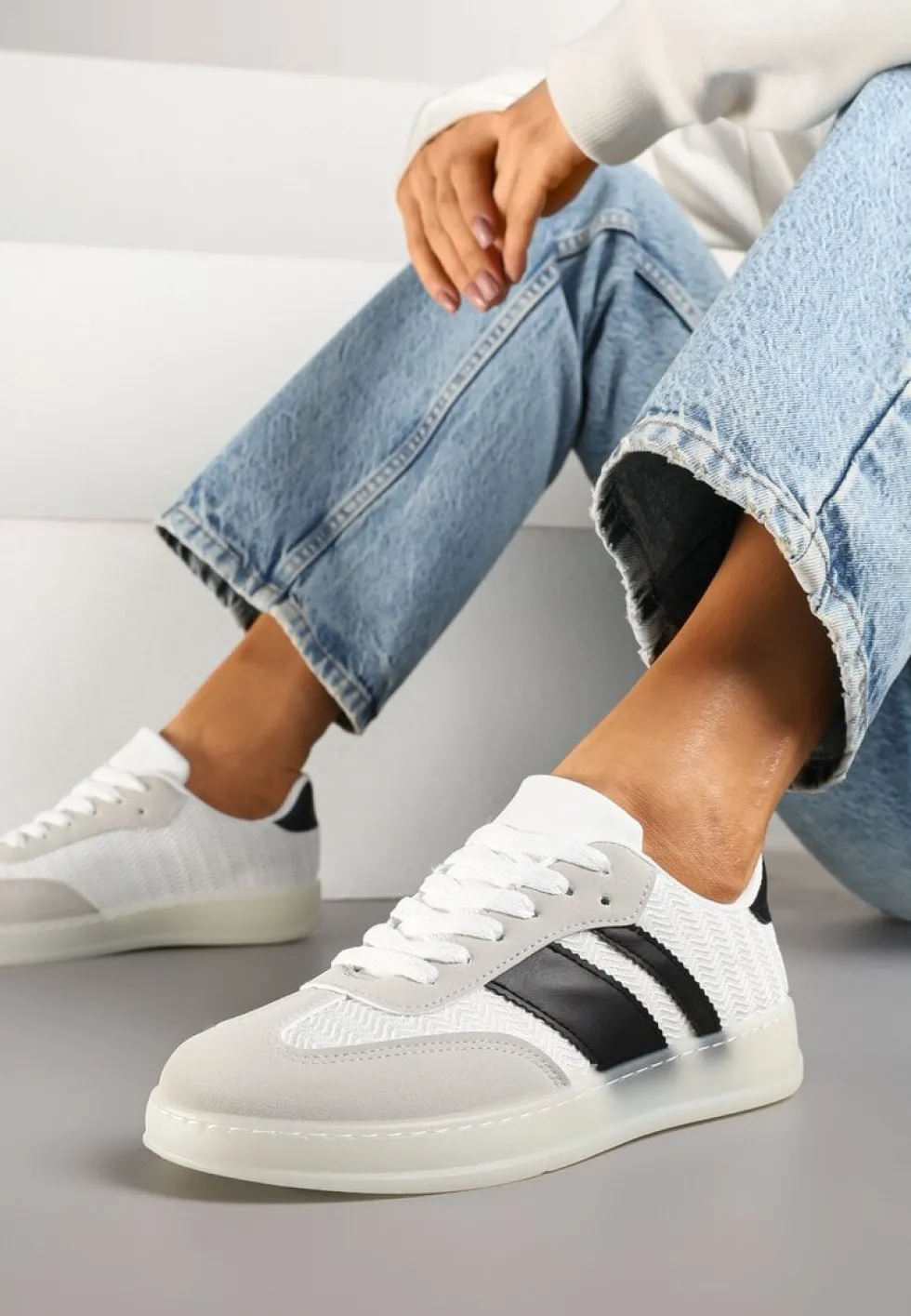 Białe Klasyczne Sneakersy Tenisówki na Półprzezroczystej Podeszwie Niniel