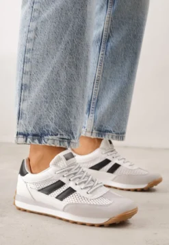 Białe Klasyczne Sneakersy Zdobione Siateczkowymi Wstawkami Eilshoy