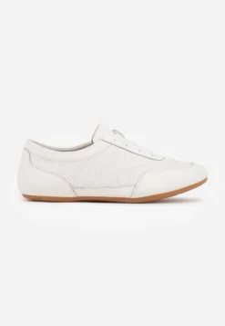 Białe Minimalistyczne Sneakersy Zamszowe ze Skórzaną Wkładką i Perforacją Zaehlisa