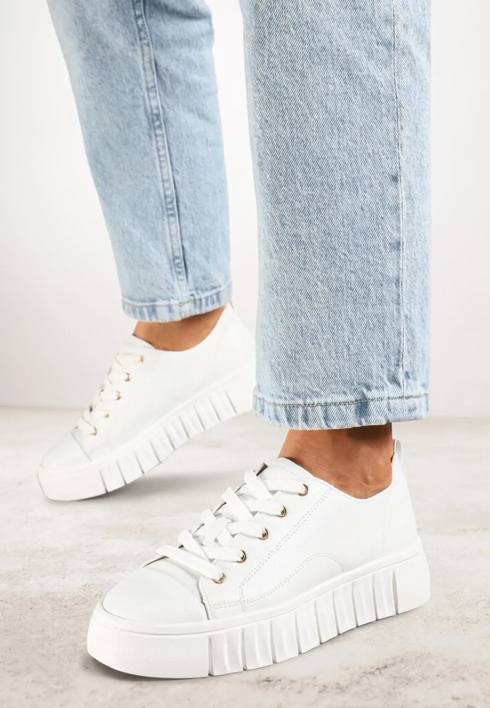 Białe Płaskie Sneakersy Vices ze Sznurowaniem Lorori