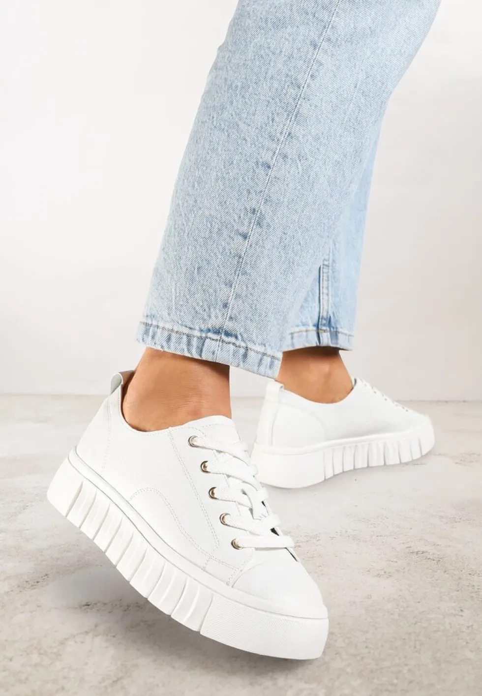 Białe Płaskie Sneakersy Vices ze Sznurowaniem Lorori
