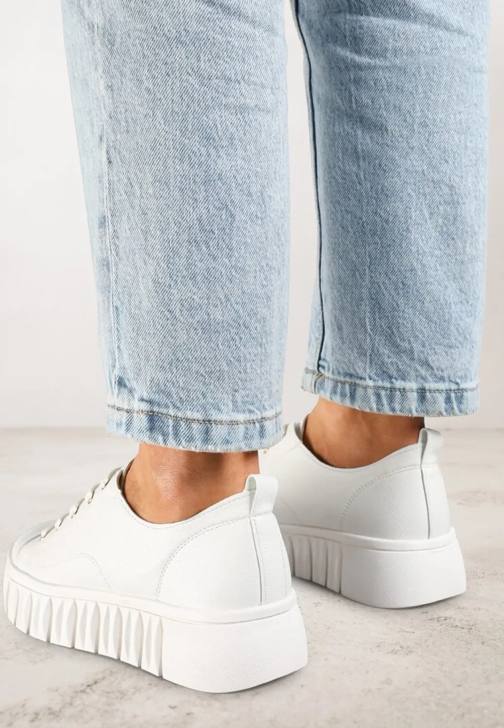 Białe Płaskie Sneakersy Vices ze Sznurowaniem Lorori