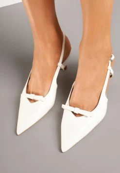 Białe Sandały Lakierowane na Kaczuszce Typu Slingback z Kokardą Nonarilin