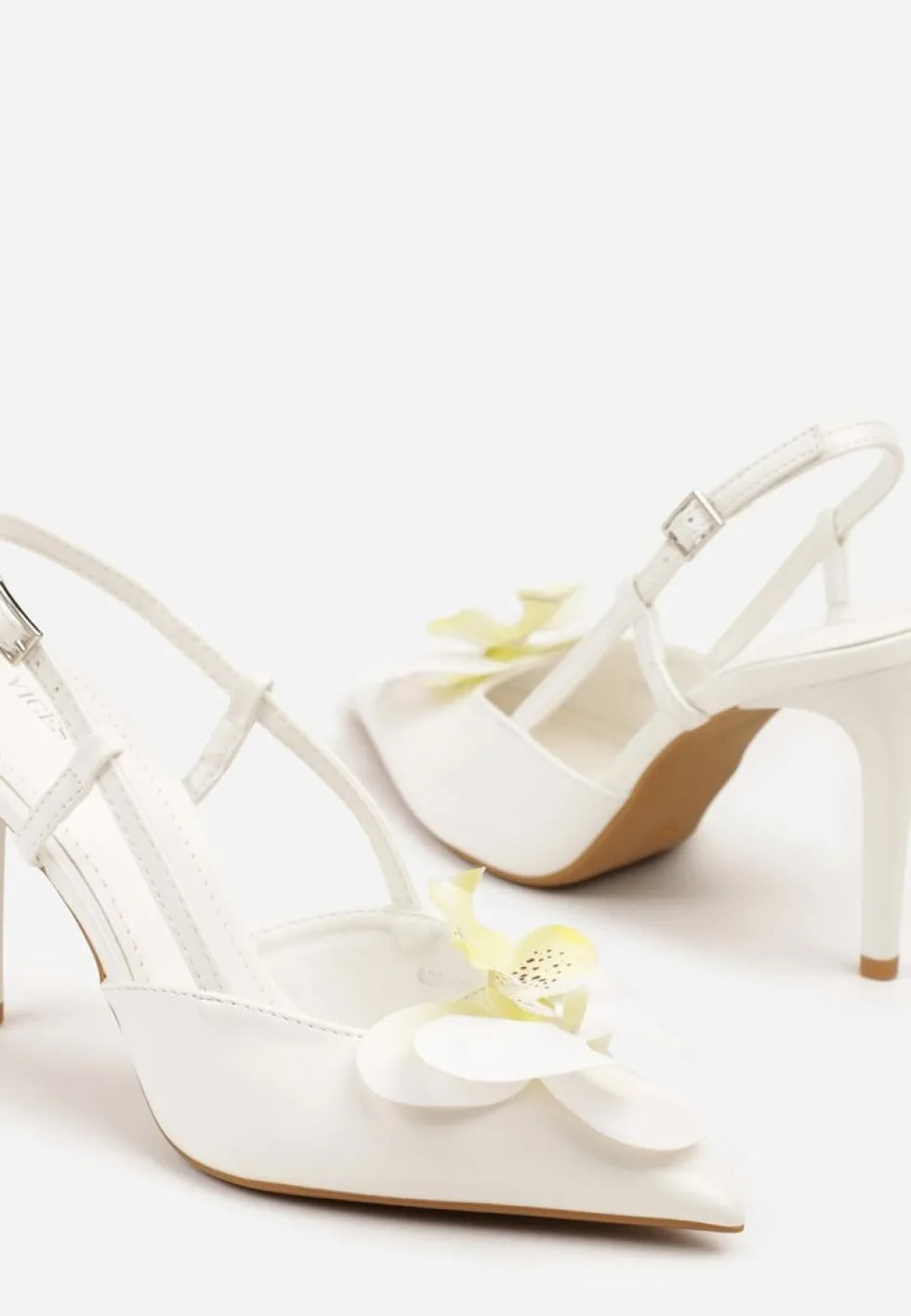 Białe Sandały na Szpilce Vices Slingback z Kwiatem 3D Koviano