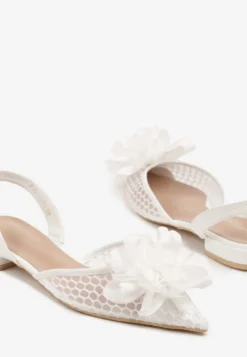 Białe Sandały Vices Slingback z Siateczkową Cholewką Ozdobione Kwiatem 3D Lilivora