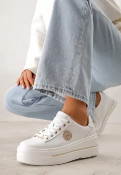 Białe Skórzane Sneakersy na Koturnie Ozdobione Metalicznymi Aplikacjami Acaledice