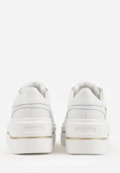 Białe Skórzane Sneakersy na Koturnie Ozdobione Metalicznymi Aplikacjami Acaledice