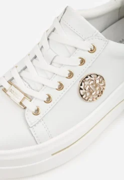 Białe Skórzane Sneakersy na Koturnie Ozdobione Metalicznymi Aplikacjami Acaledice