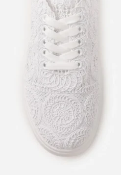 Białe Sneakersy Boho na Platformie Zdobione Plecionym Wzorem Abilama