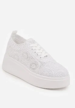 Białe Sneakersy Boho na Platformie Zdobione Plecionym Wzorem Abilama