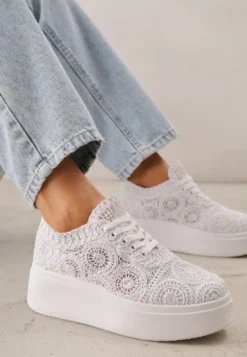Białe Sneakersy Boho na Platformie Zdobione Plecionym Wzorem Abilama