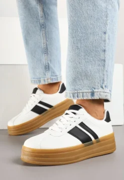 Białe Sneakersy Kultowe Tenisówki z Ozdobnymi Paskami Vandell