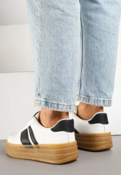 Białe Sneakersy Kultowe Tenisówki z Ozdobnymi Paskami Vandell