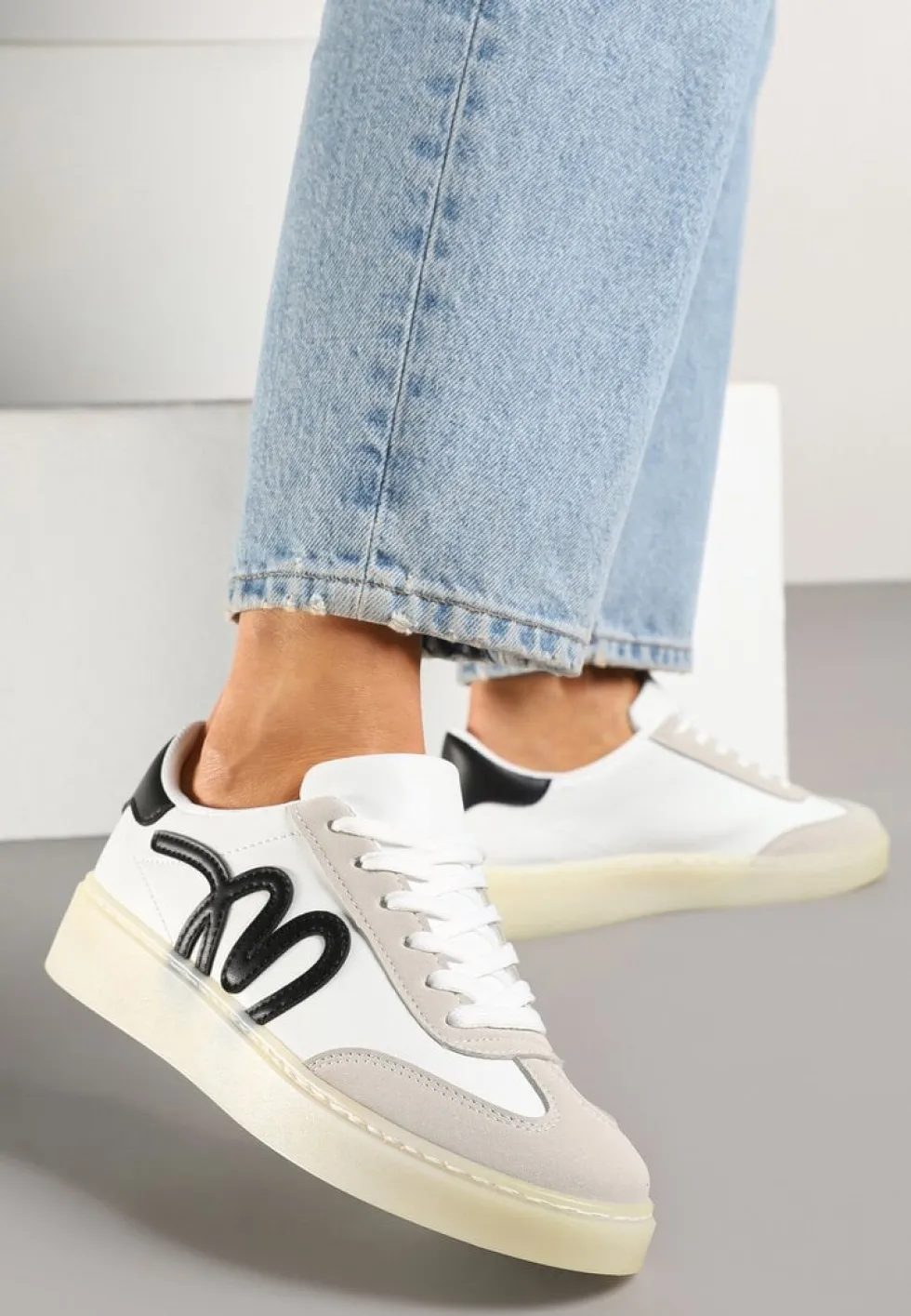 Białe Sneakersy Kultowe Tenisówki Zdobione Abstrakcyjną Aplikacją Fendiva