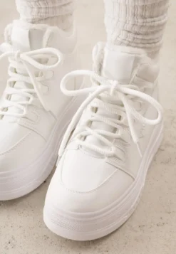Białe Sneakersy na Grubej Podeszwie Mocno Ocieplane Futrem Leavinael