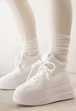 Białe Sneakersy na Grubej Podeszwie Mocno Ocieplane Futrem Leavinael