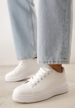 Białe Sneakersy na Grubej Podeszwie ze Sznurowaniem Serizia