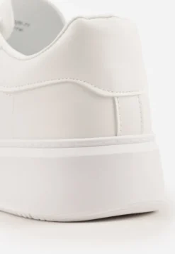 Białe Sneakersy na Grubej Podeszwie ze Sznurowaniem Serizia
