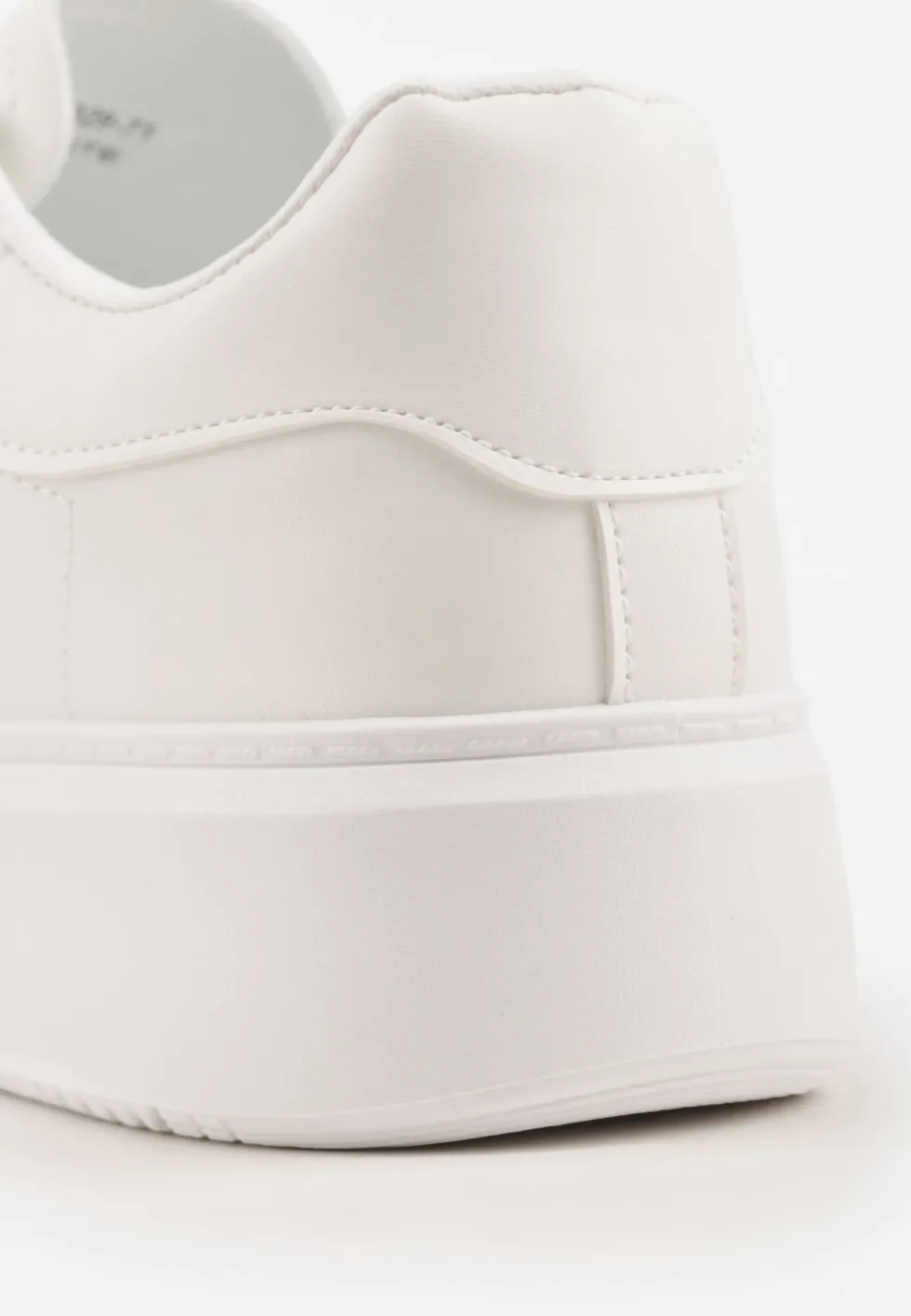 Białe Sneakersy na Grubej Podeszwie ze Sznurowaniem Serizia