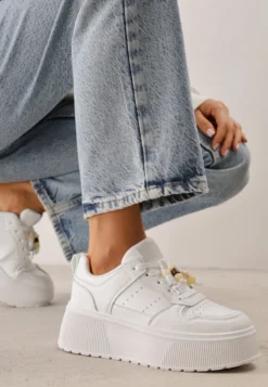Białe Sneakersy na Grubej Podeszwie z Bieżnikiem Ozdobione Koralikami Melnora