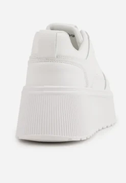 Białe Sneakersy na Grubej Podeszwie z Bieżnikiem Ozdobione Koralikami Melnora