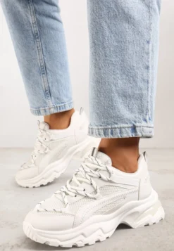 Białe Sneakersy na Masywnej Podeszwie z Siateczkowym Wstawkami i Ozdobnymi Sznurówkami Ollavia
