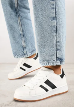 Białe Sneakersy na Niskiej Platformie z Naszywkami Flordexia