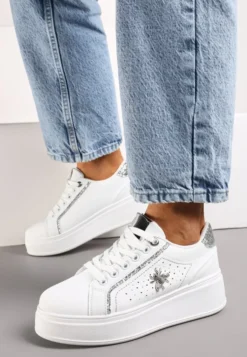 Białe Sneakersy na Platformie z Metaliczną Ozdobą w Kształcie Owada i Brokatem Lientia