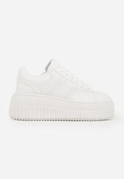 Białe Sneakersy na Platformie Ozdobione Perforacją Eleainna