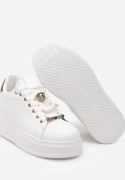 Białe Sneakersy na Platformie z Zawieszkami na Sznurówkach Ellamas