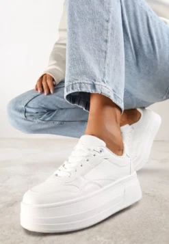 Białe Sneakersy na Platformie Ozdobionej Tłoczeniem Vaiviera