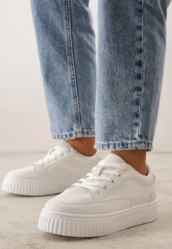 Białe Sneakersy na Tłoczonej Platformie Zeaninia