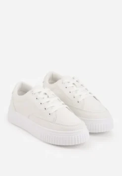 Białe Sneakersy na Tłoczonej Platformie Zeaninia