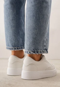Białe Sneakersy na Tłoczonej Platformie Zeaninia