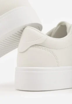 Białe Sneakersy na Tłoczonej Platformie Zeaninia