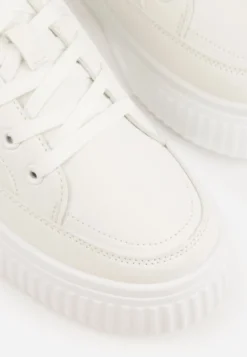 Białe Sneakersy na Tłoczonej Platformie Zeaninia