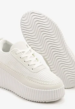Białe Sneakersy na Tłoczonej Platformie z Ozdobnymi Przeszyciami Faloviela