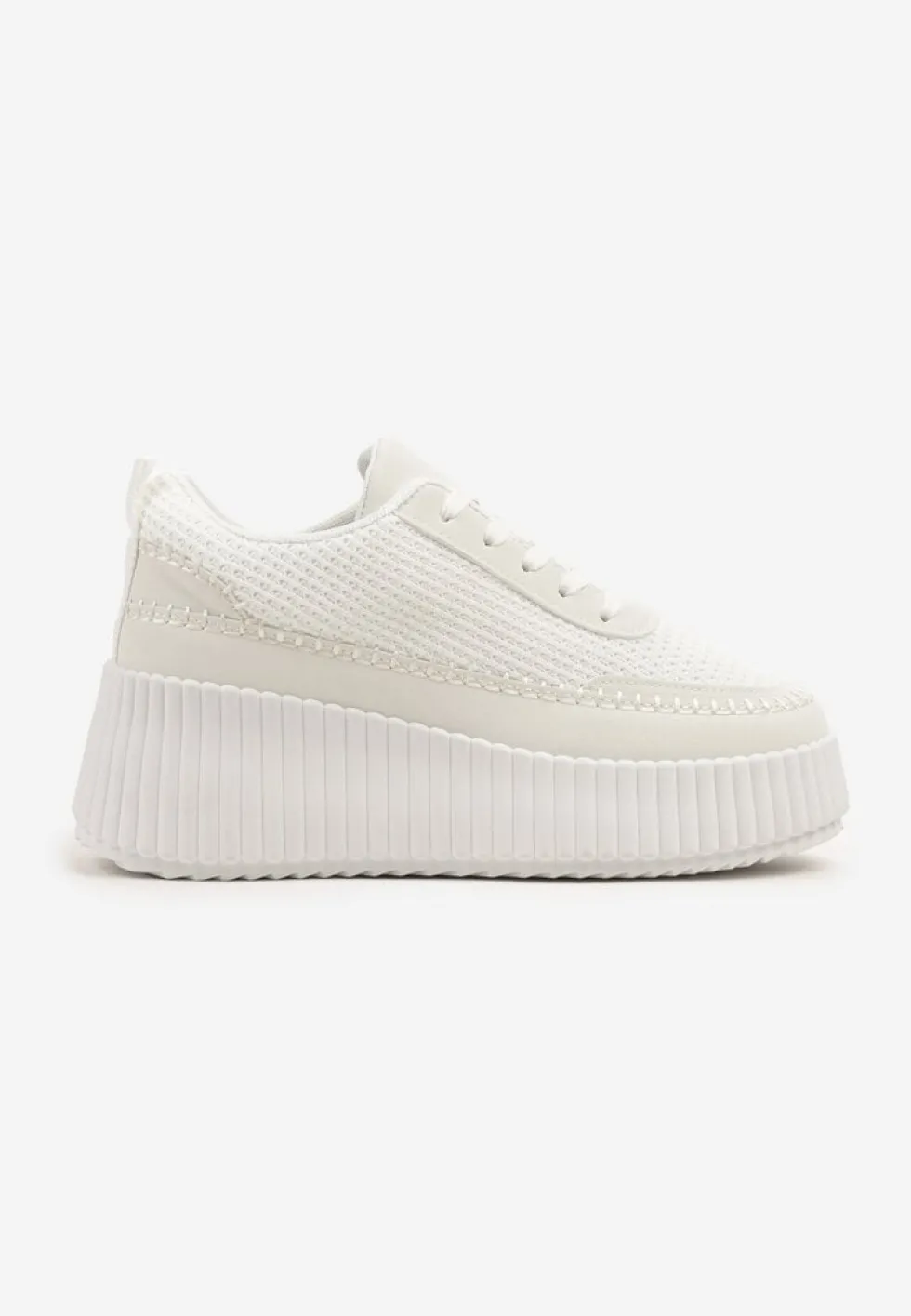 Białe Sneakersy na Tłoczonej Platformie z Ozdobnymi Przeszyciami Faloviela