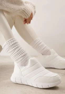 Białe Sneakersy Śniegowce na Platformie z Tłoczeniem i Pikowaną Cholewką Vermina