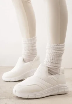 Białe Sneakersy Śniegowce na Platformie z Tłoczeniem i Pikowaną Cholewką Vermina