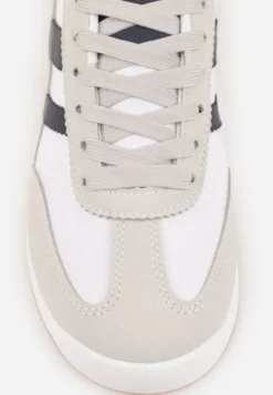 Białe Sneakersy Ozdobione Dwoma Paskami Lannatea