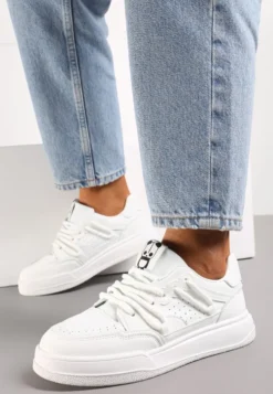 Białe Sneakersy Ozdobione Naszywką z Pandą i Szerokimi Sznurówkami Wannia